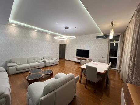 3 otaqlı yeni tikili - 8 Noyabr m. - 150 m²