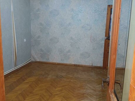 3 otaqlı köhnə tikili - Massiv D q. - 85 m²