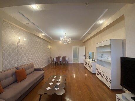 4 otaqlı yeni tikili - 28 May m. - 184 m²