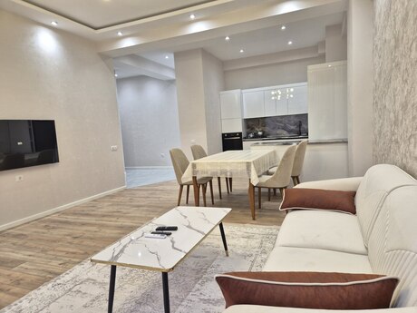 2-комн. новостройка - м. 28 мая - 82 м²
