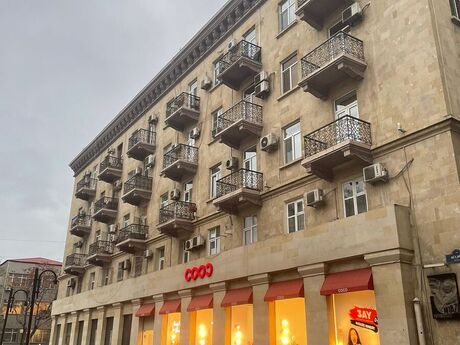 Elan №5891854 - Bakı, Sahil m., 3 otaqlı, 72 m², 4/5 mərtəbə