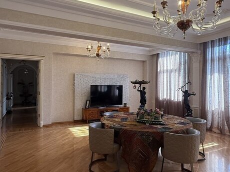 5 otaqlı köhnə tikili - 28 May m. - 200 m²