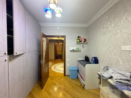 4 otaqlı köhnə tikili - Yeni Günəşli q. - 90 m²