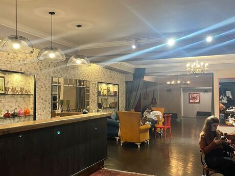 Obyekt - İnşaatçılar m. - 500 m²