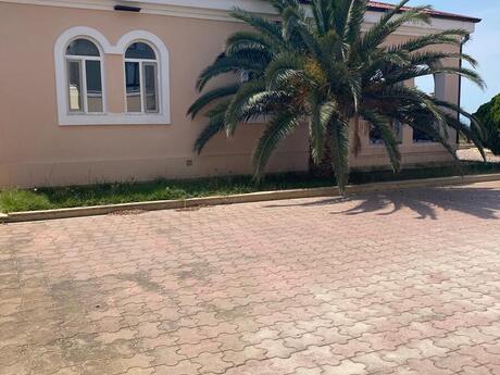 4 otaqlı həyət evi/bağ evi - Novxanı q. - 135 m²