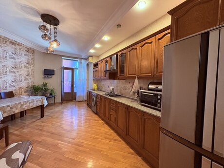 Elan №5893513 - Bakı, Nərimanov r., 3 otaqlı, 156 m², 7/8 mərtəbə