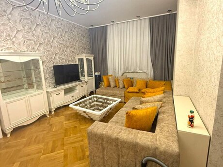 3 otaqlı yeni tikili - İnşaatçılar m. - 135 m²