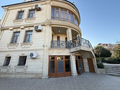 6 otaqlı həyət evi/bağ evi - Neftçilər m. - 550 m²