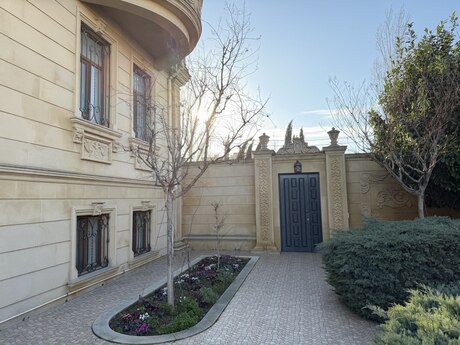 6 otaqlı həyət evi/bağ evi - Neftçilər m. - 550 m²