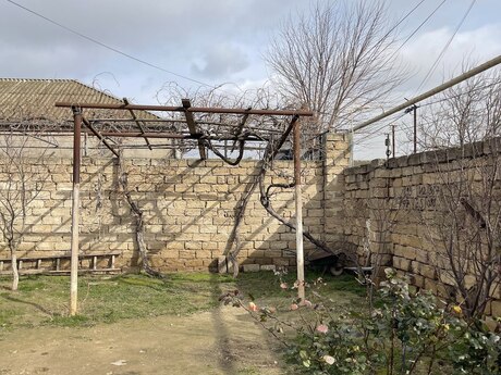 3 otaqlı həyət evi/bağ evi - Yeni Suraxanı q. - 90 m²