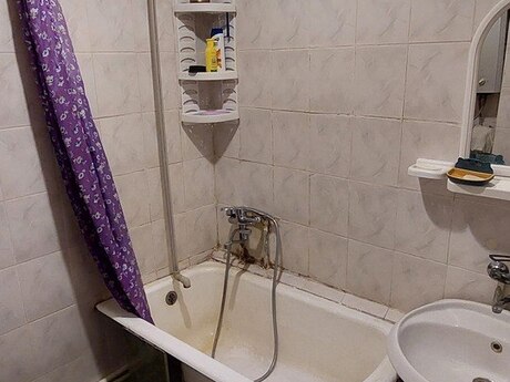 3 otaqlı köhnə tikili - Massiv D q. - 70 m²