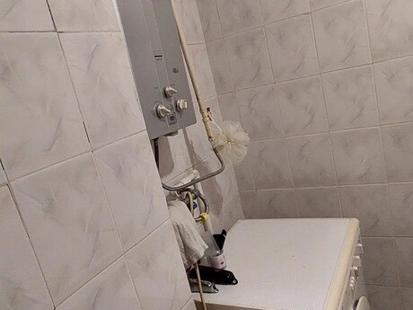 3 otaqlı köhnə tikili - Massiv D q. - 70 m²