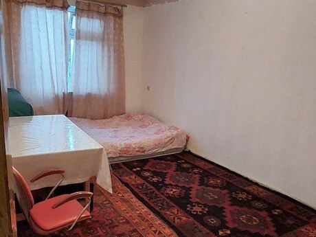 3 otaqlı köhnə tikili - Massiv D q. - 70 m²