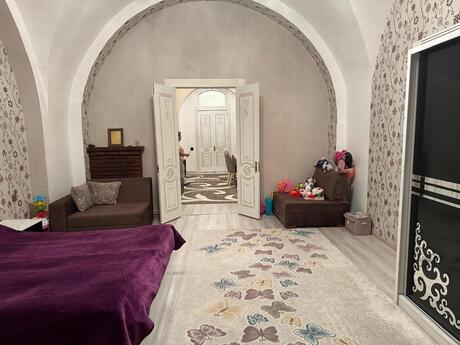 4 otaqlı köhnə tikili - 28 May m. - 112 m²