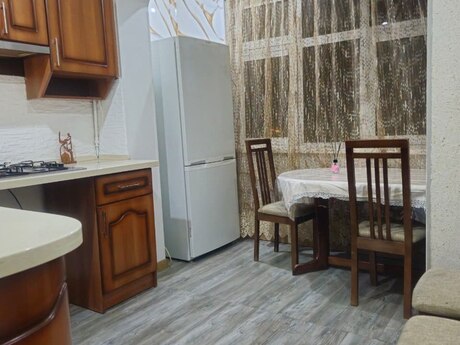 1 otaqlı köhnə tikili - Şah İsmayıl Xətai m. - 40 m²