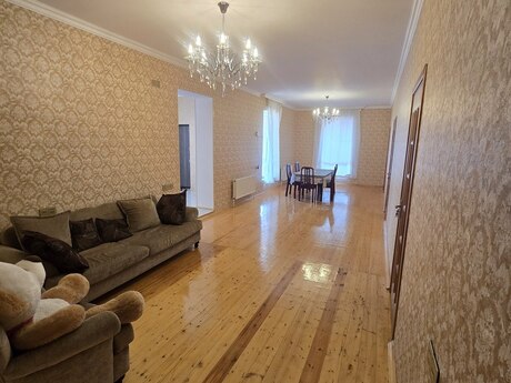 4 otaqlı həyət evi/bağ evi - Gəncə - 230 m²