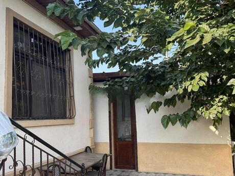 4 otaqlı həyət evi/bağ evi - Novxanı q. - 145 m²
