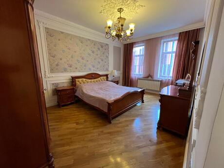 4 otaqlı yeni tikili - Elmlər Akademiyası m. - 200 m²