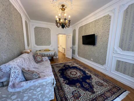 4 otaqlı yeni tikili - Elmlər Akademiyası m. - 200 m²