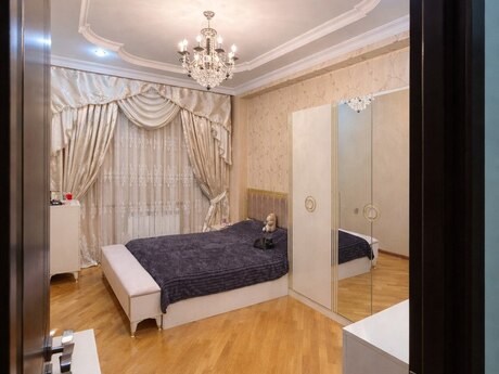 4 otaqlı yeni tikili - İnşaatçılar m. - 140 m²