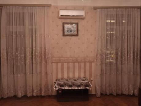 3 otaqlı köhnə tikili - Nizami m. - 75 m²