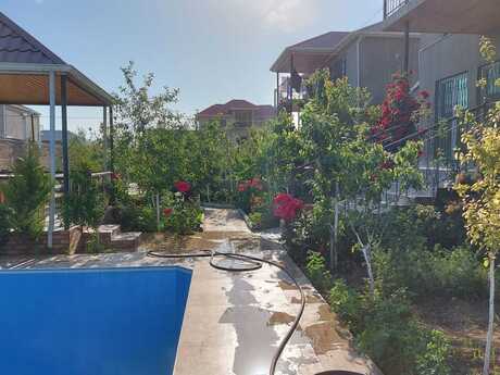 5 otaqlı həyət evi/bağ evi - Türkan q. - 200 m²