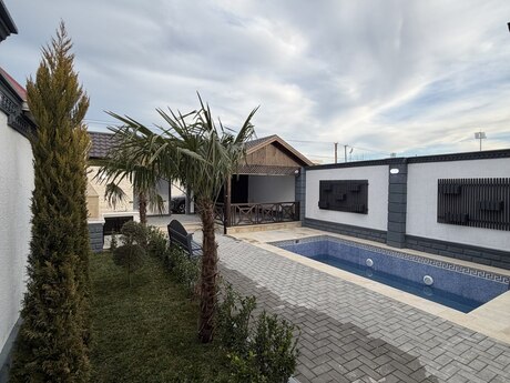 4 otaqlı həyət evi/bağ evi - Şüvəlan q. - 140 m²