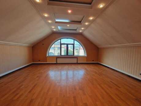 8 otaqlı həyət evi/bağ evi - Gənclik m. - 500 m²