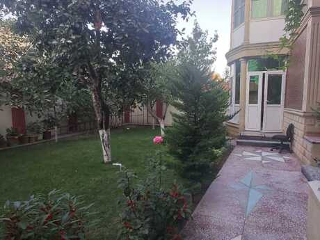 5 otaqlı həyət evi/bağ evi - Biləcəri q. - 200 m²