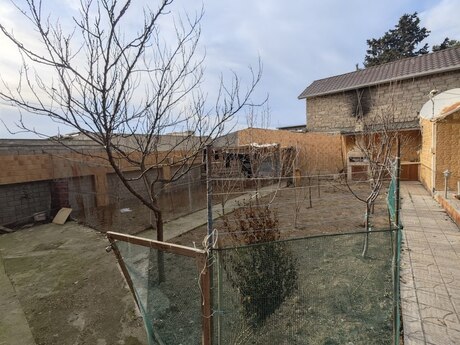 6 otaqlı həyət evi/bağ evi - Bakıxanov q. - 220 m²