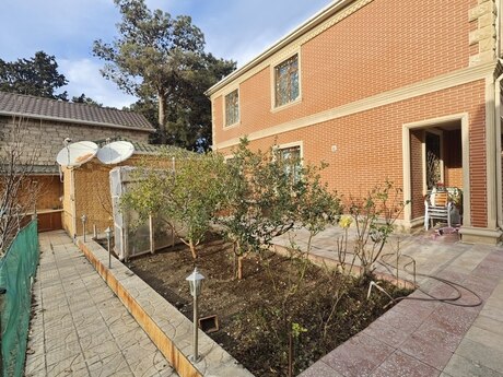 6 otaqlı həyət evi/bağ evi - Bakıxanov q. - 220 m²