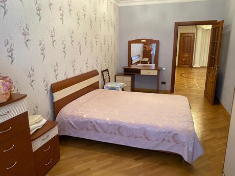 4 otaqlı yeni tikili - 28 May m. - 220 m²