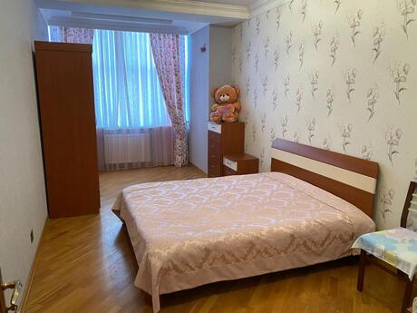 4 otaqlı yeni tikili - 28 May m. - 220 m²