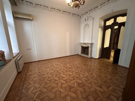 5-комн. офис - м. 28 мая - 200 м²