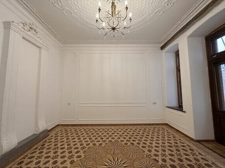 5-комн. офис - м. 28 мая - 200 м²