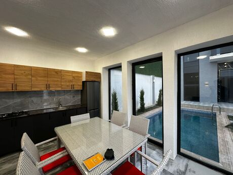 4 otaqlı həyət evi/bağ evi - Şüvəlan q. - 270 m²