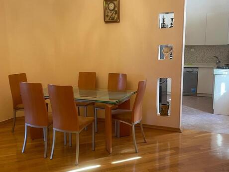 Elan №5899394 - Bakı, İçəri Şəhər m., 4 otaqlı, 130 m², 4/4 mərtəbə