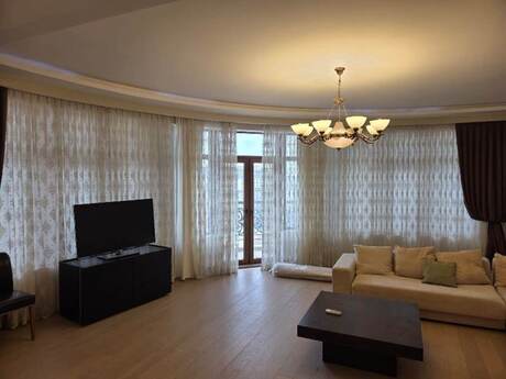 Elan №5899547 - Bakı, 28 May m., 4 otaqlı, 186 m², 18/20 mərtəbə