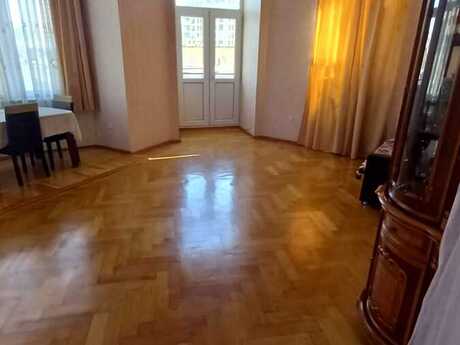 Объявление №5899618 - Баку, м. Ичеришехер, 6-комн., 200 м², 2/4 этаж