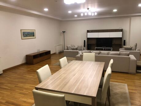 4 otaqlı yeni tikili - İçəri Şəhər m. - 220 m²