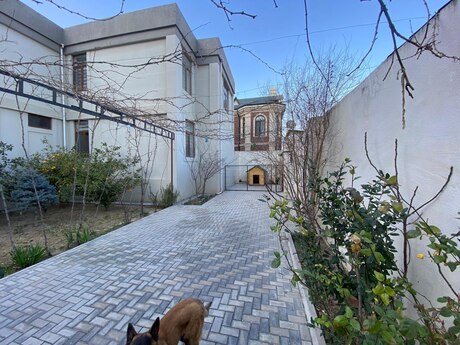 6 otaqlı həyət evi/bağ evi - Azadlıq Prospekti m. - 450 m²