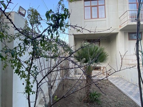 6 otaqlı həyət evi/bağ evi - Azadlıq Prospekti m. - 450 m²