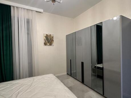 4 otaqlı həyət evi/bağ evi - Şüvəlan q. - 240 m²