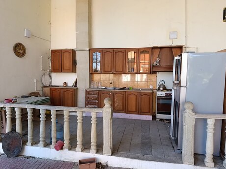 5 otaqlı həyət evi/bağ evi - Novxanı q. - 160 m²