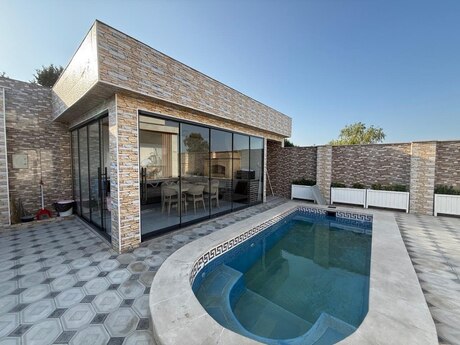 5 otaqlı həyət evi/bağ evi - Mərdəkan q. - 180 m²