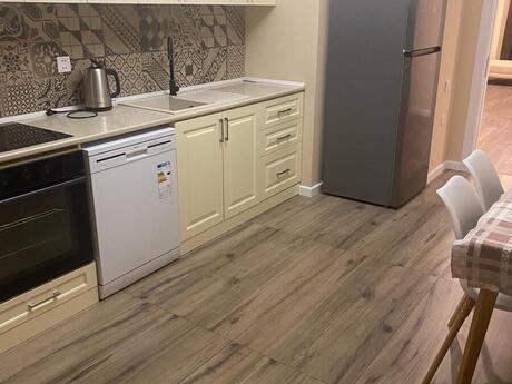 3-room apartment for rent, 135 m², Ağ şəhər: 1 700 ₼/mo 3