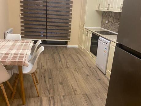 3-room apartment for rent, 135 m², Ağ şəhər: 1 700 ₼/mo 5