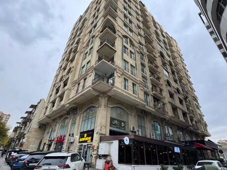 Elan №5901690 - Bakı, Sahil m., 4 otaqlı, 200 m², 8/15 mərtəbə