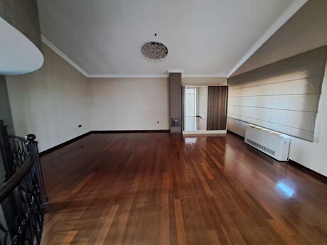 6 otaqlı həyət evi/bağ evi - Səbail r. - 450 m²