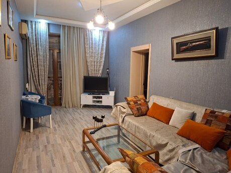 Elan №5901855 - Bakı, Sahil m., 2 otaqlı, 55 m², 4/5 mərtəbə